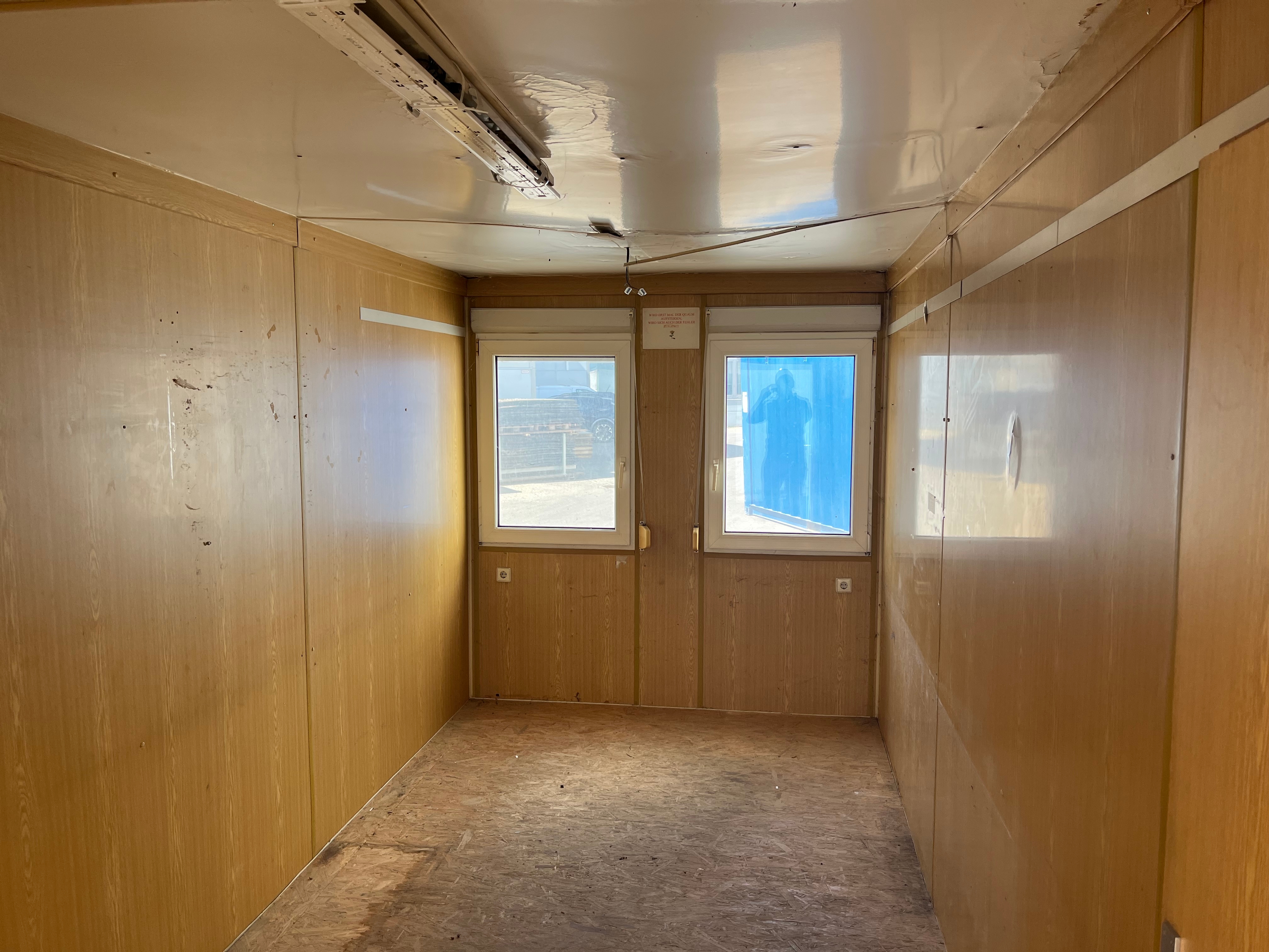 Aktionspreis Bürocontainer 20 Fuß | 1 Stern - defekt