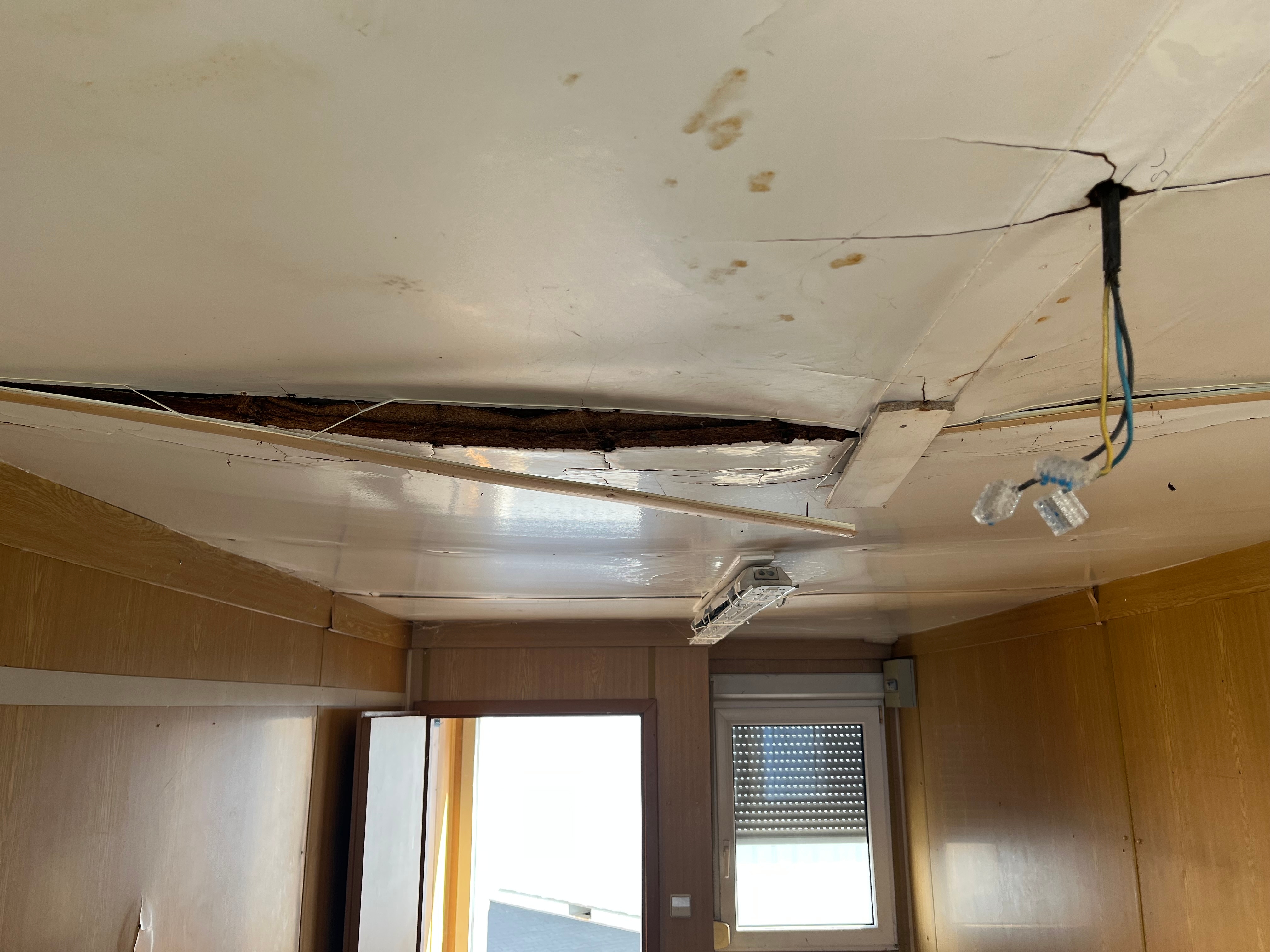 Aktionspreis Bürocontainer 20 Fuß | 1 Stern - defekt