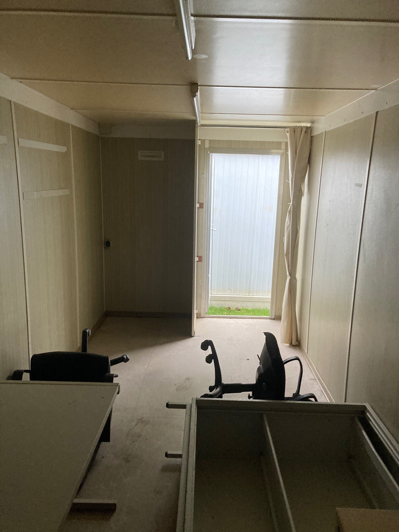 Bürocontainer 20 Fuß | Windfang | 3 Sterne - guter Zustand