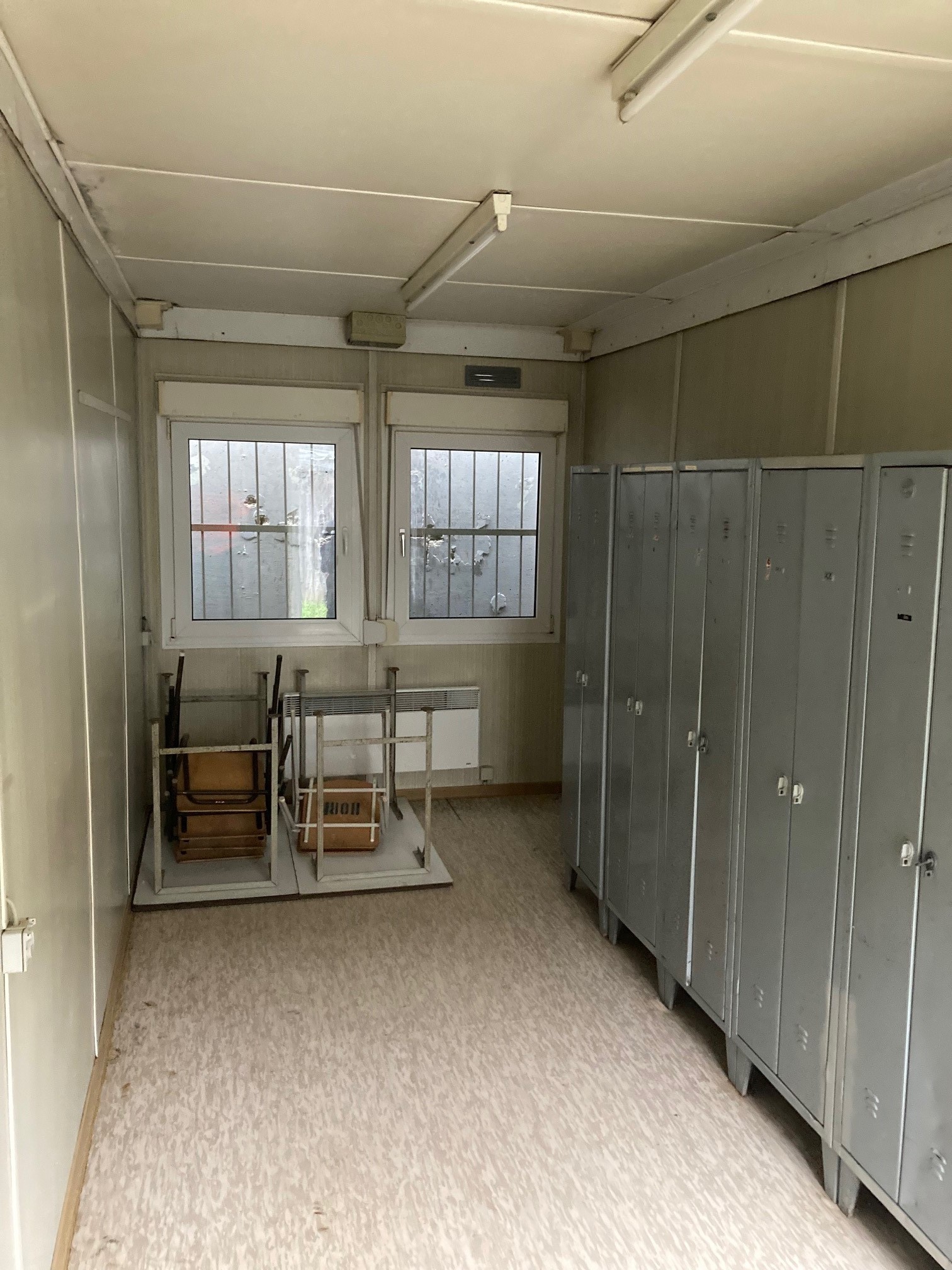 Aktionspreis Bürocontainer 20 Fuß 1 Sterne - defekt