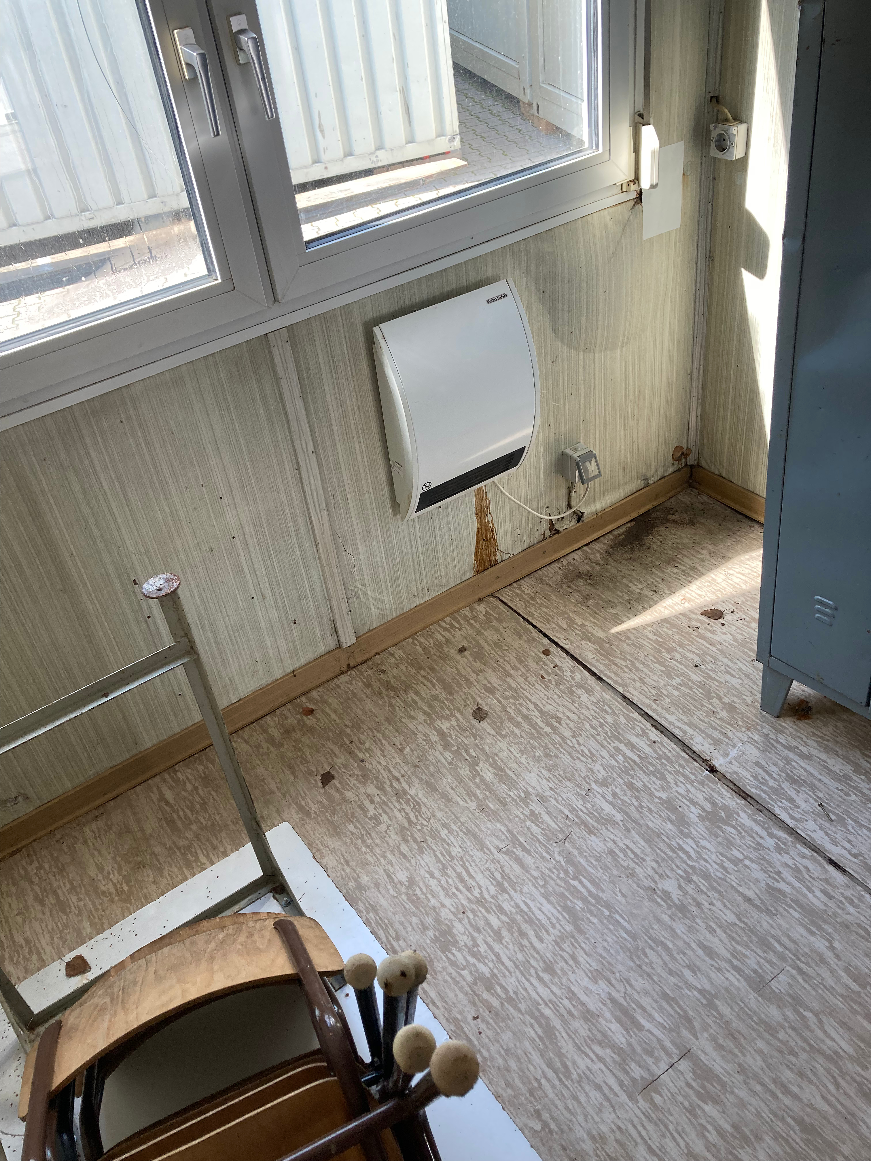 Aktionspreis Bürocontainer 20 Fuß | 1 Stern - defekt
