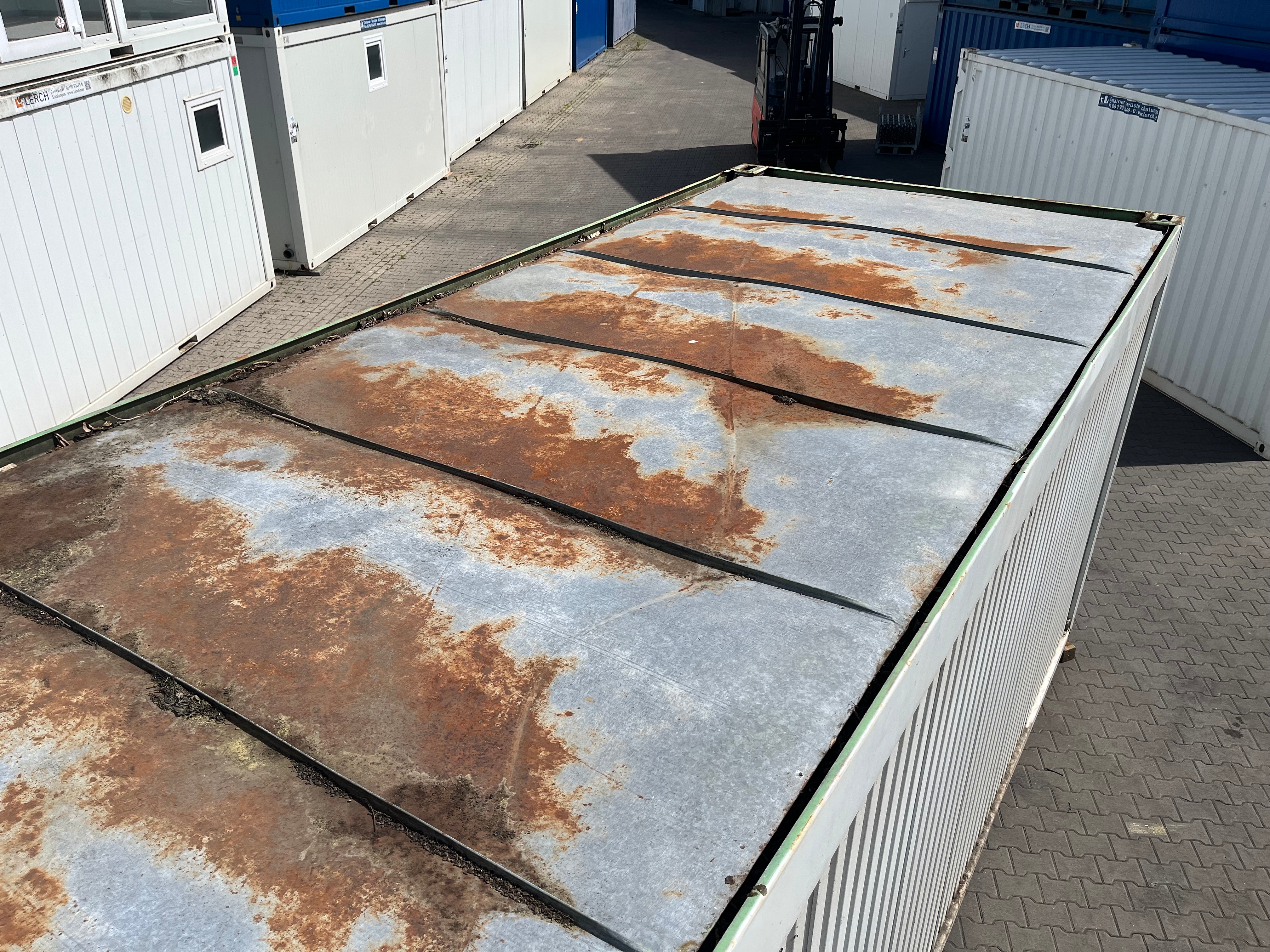 Aktionspreis Bürocontainer 20 Fuß | 1 Stern - defekt
