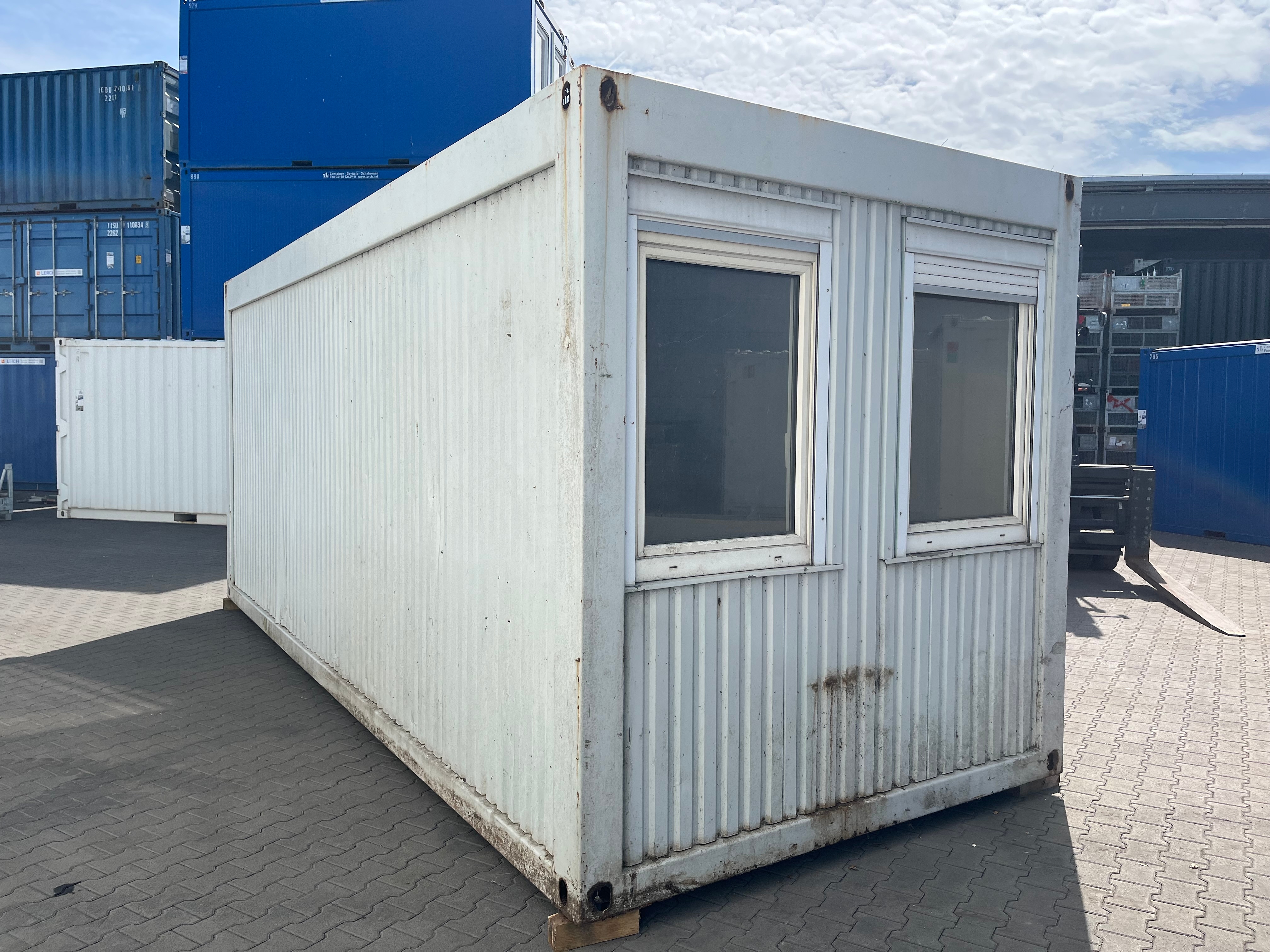 Aktionspreis Bürocontainer 20 Fuß | 1 Stern - defekt