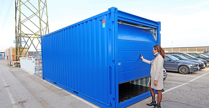 Lagercontainer mit Sektionaltor