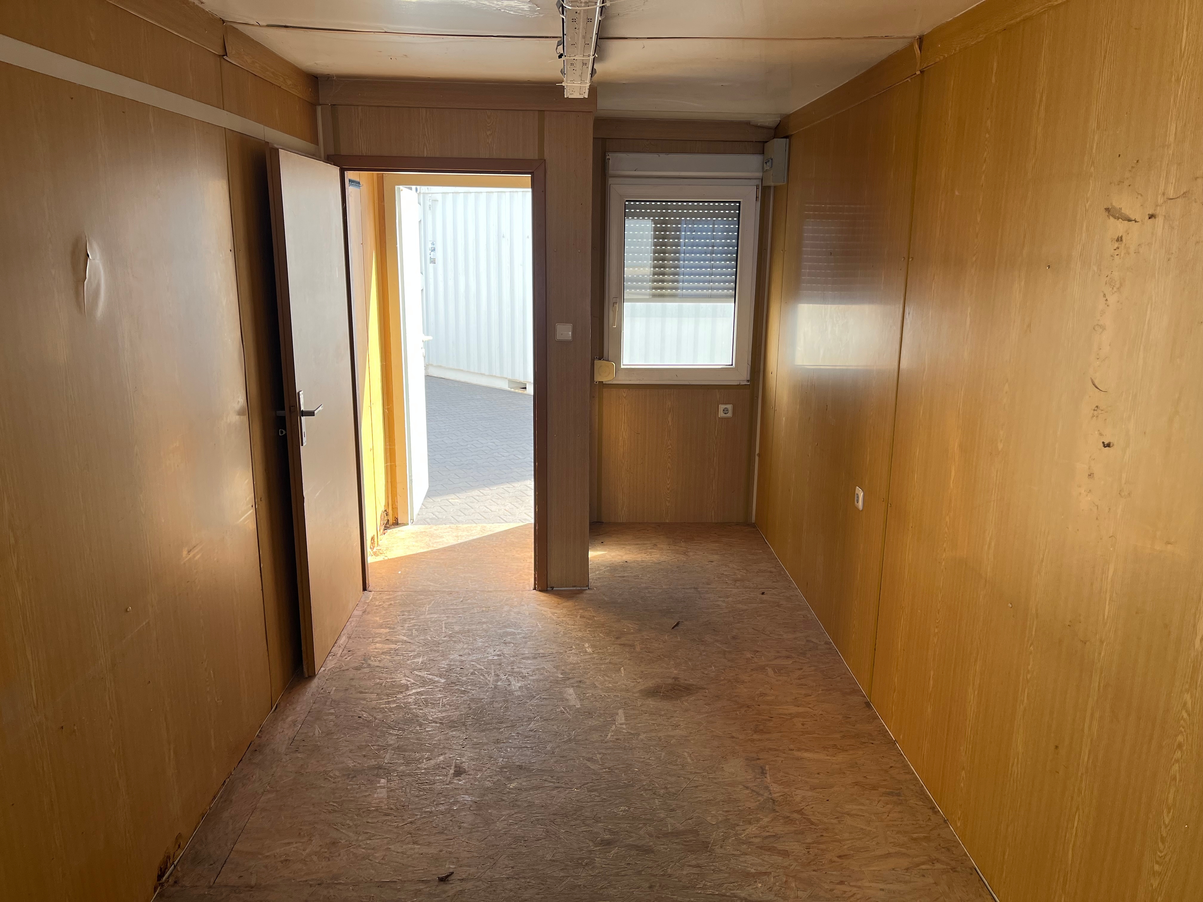 Aktionspreis Bürocontainer 20 Fuß | 1 Stern - defekt