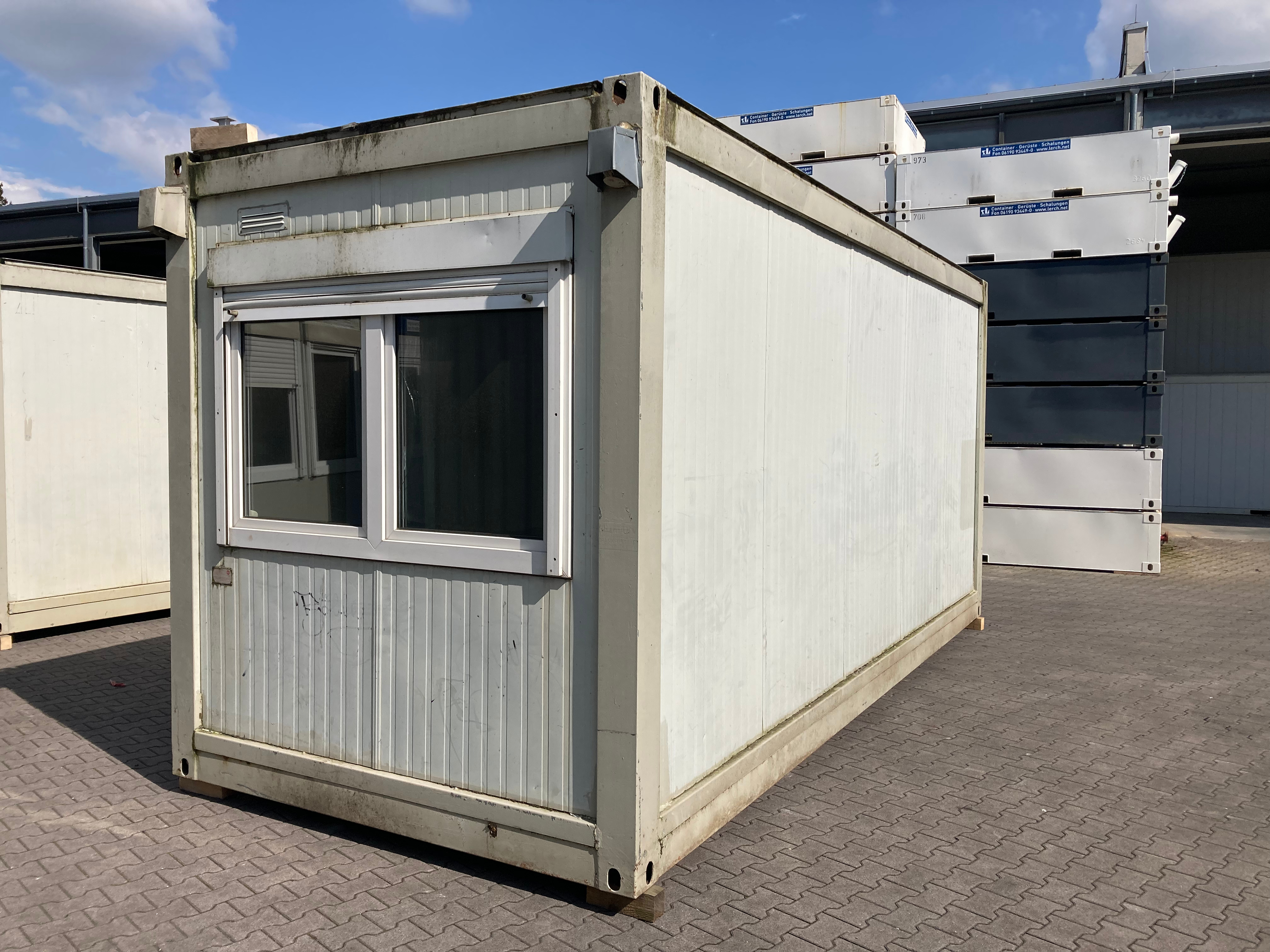Aktionspreis Bürocontainer 20 Fuß | 1 Stern - defekt