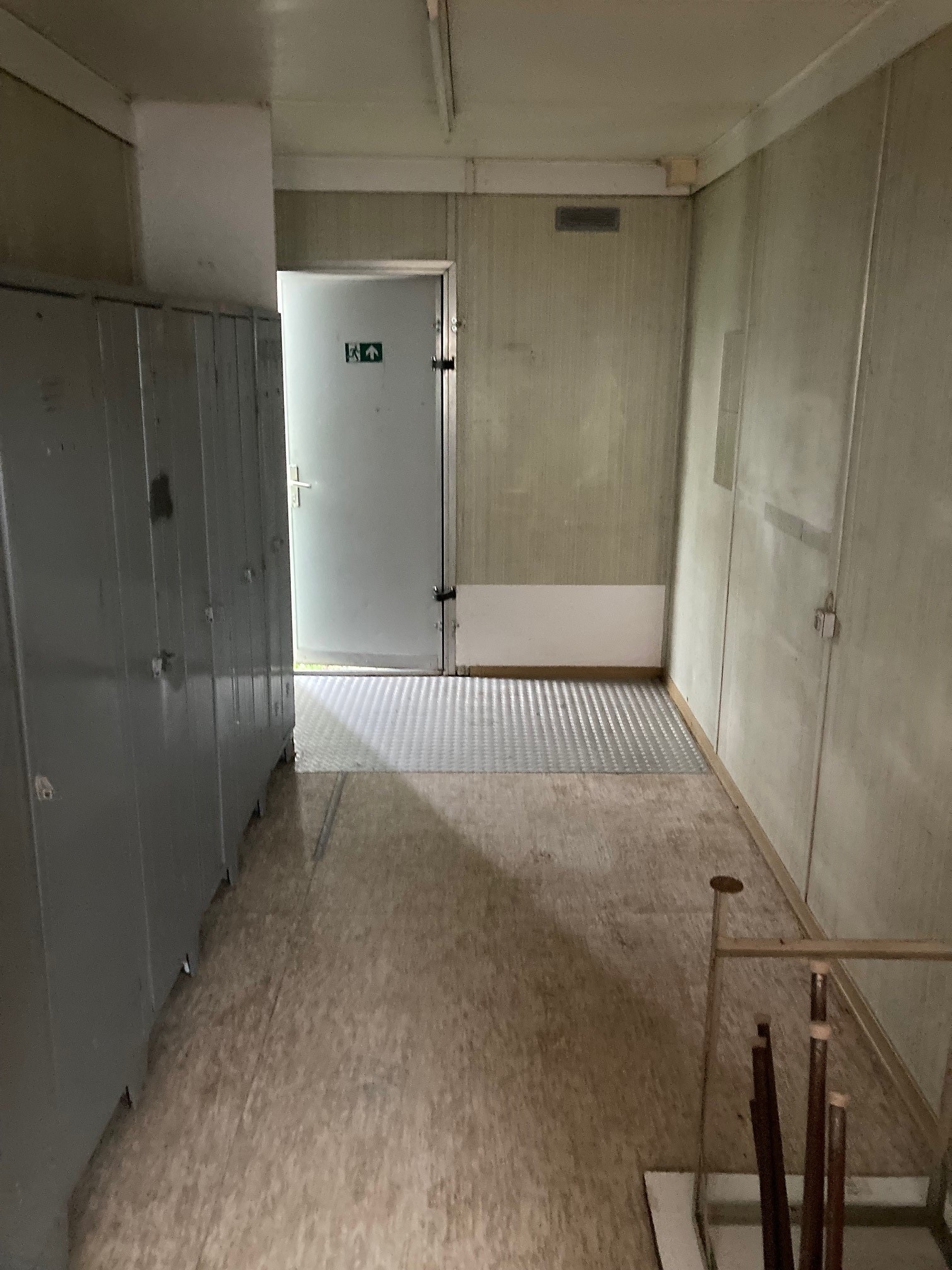 Aktionspreis Bürocontainer 20 Fuß | 1 Stern - defekt