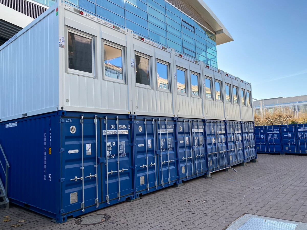 Containeranlagen und Containergebäude