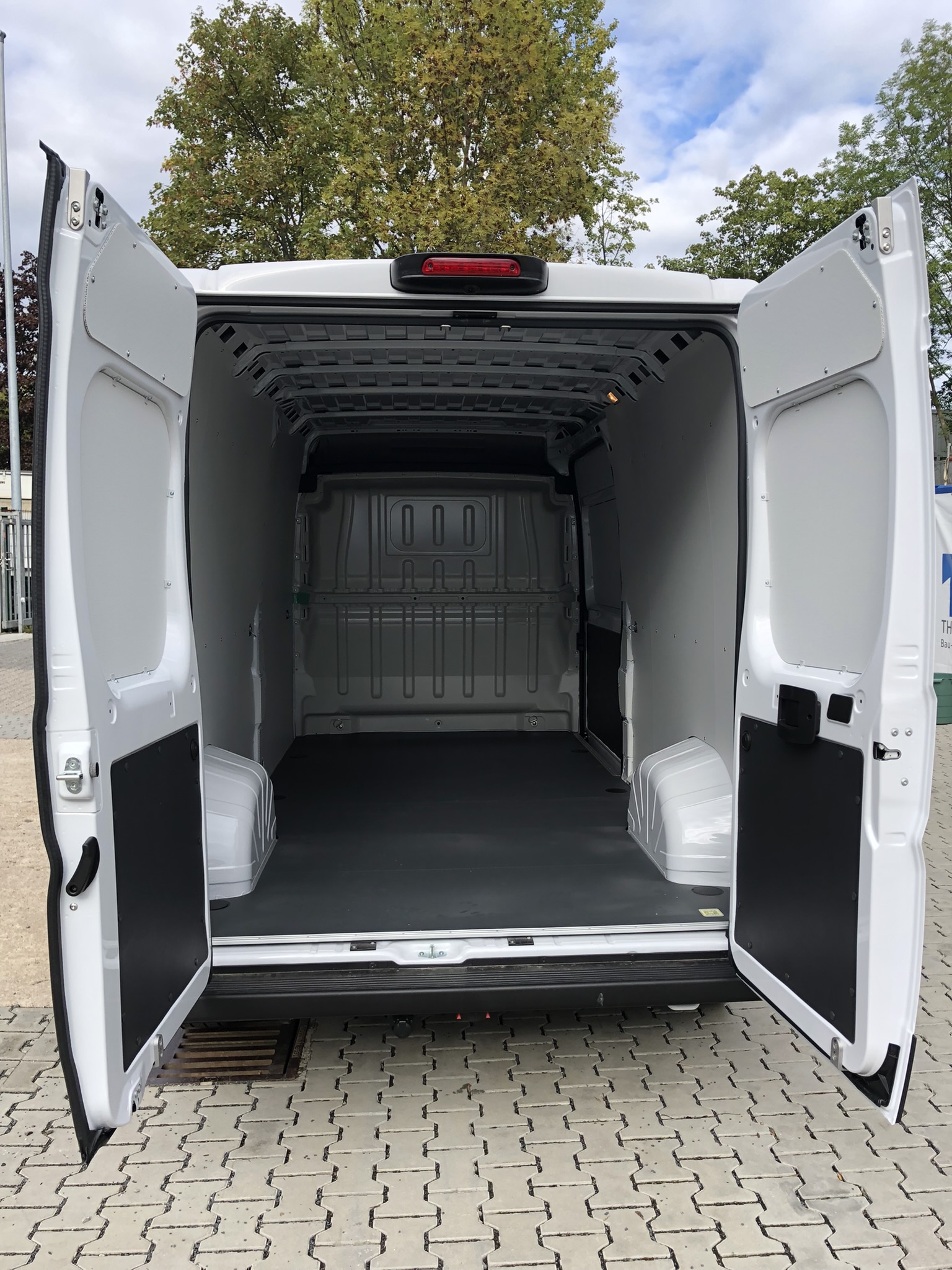 Opel Movano Transporter mieten - Sprinter Kastenwagen