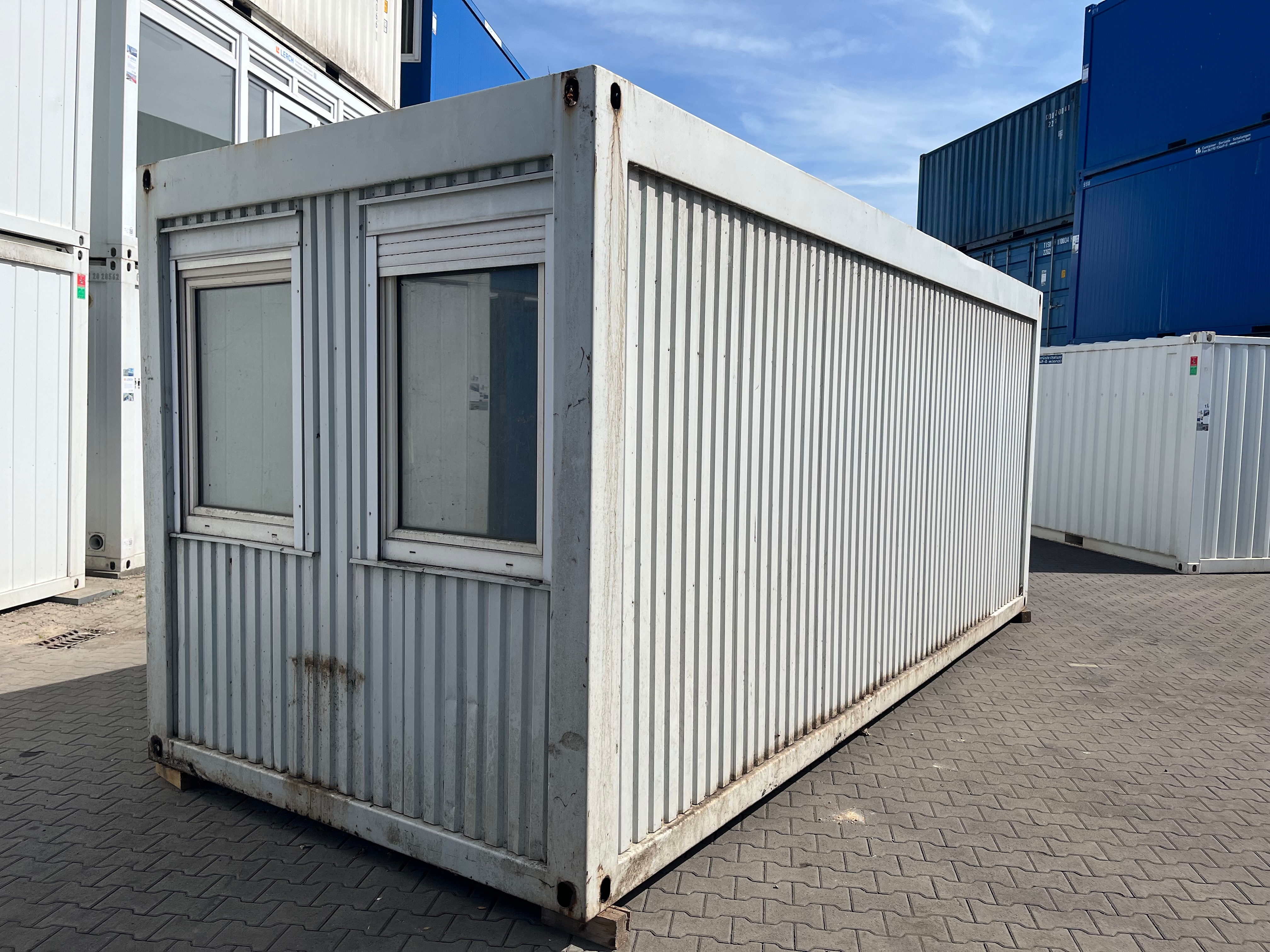 Aktionspreis Bürocontainer 20 Fuß | 1 Stern - defekt