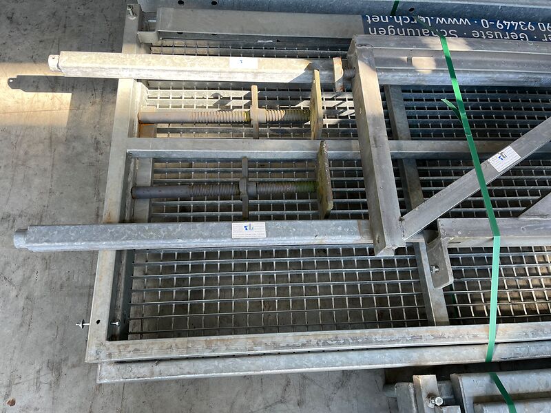 Containerpodest 2,44m x 1,08m mit Zubehör | so001336 I24