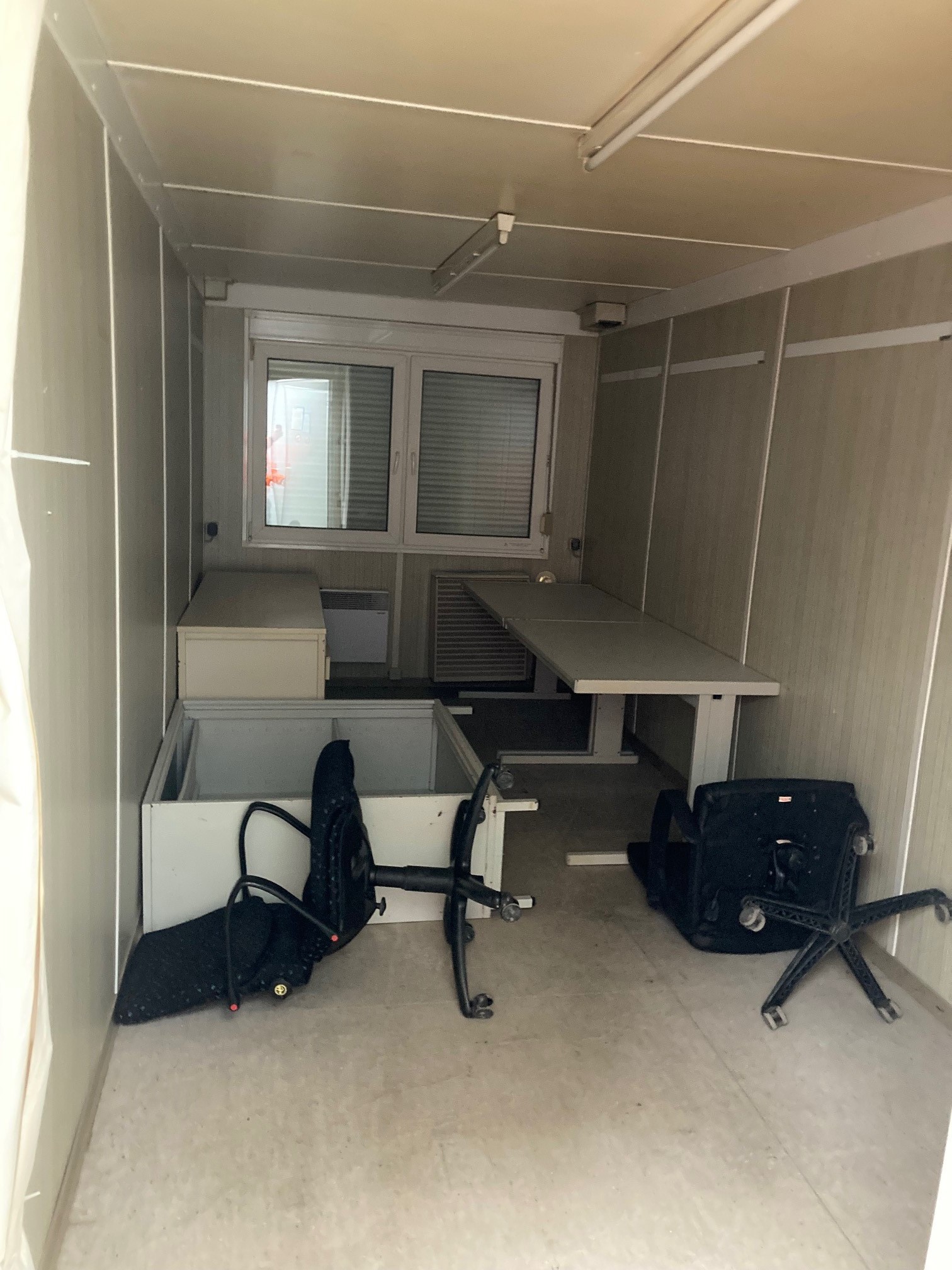 Bürocontainer 20 Fuß | Windfang | 3 Sterne - guter Zustand